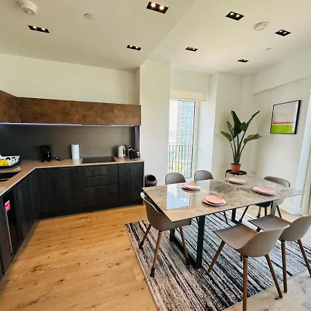 Luxury Central Flat With Stunning Views And Pool